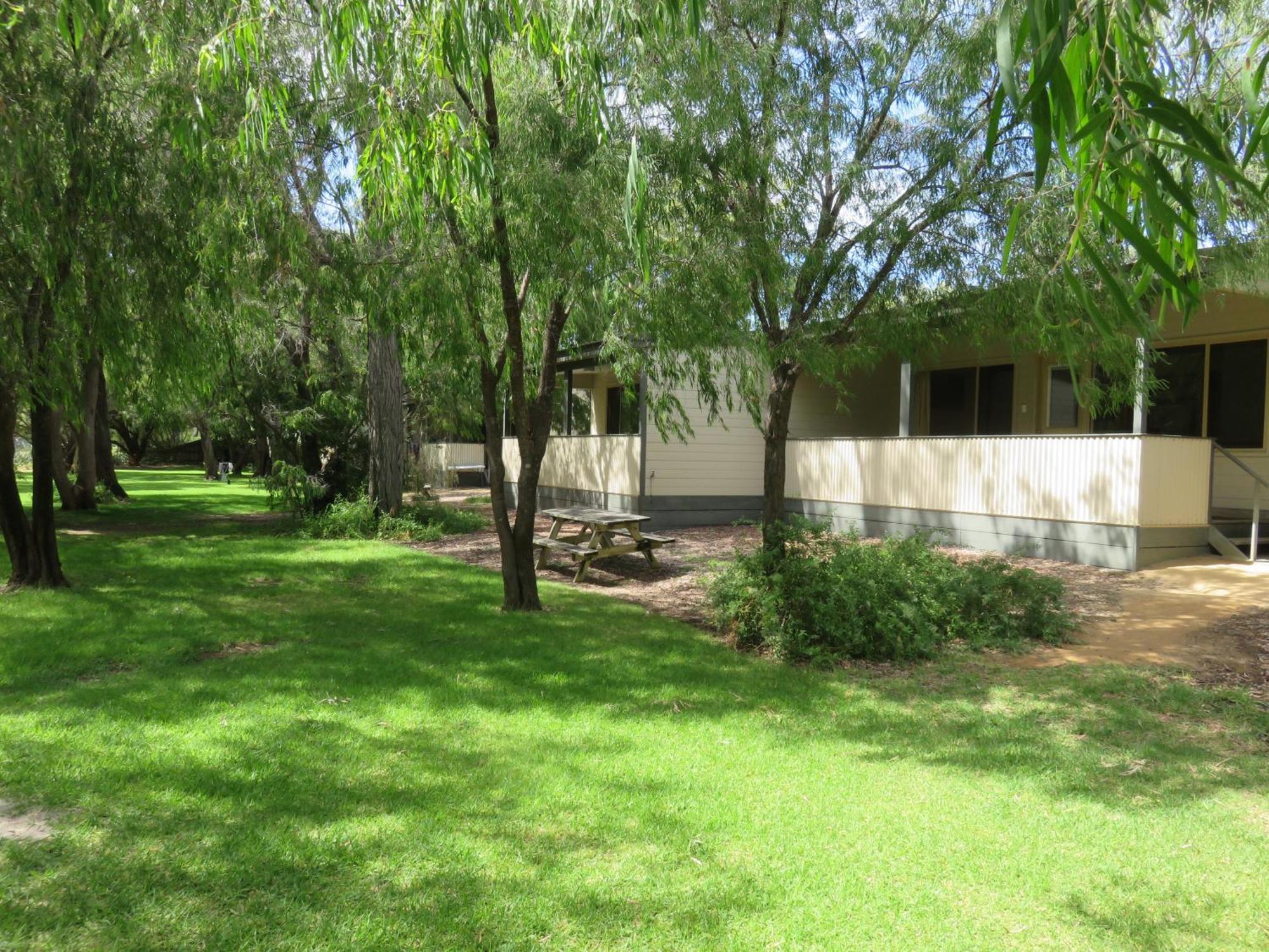 Siesta Park Holiday Resort Absolute Beachfront Resort Busselton Bagian luar foto